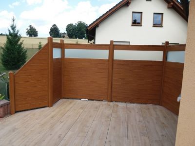Sichtschutz PVC in Holzoptik auf Terrasse